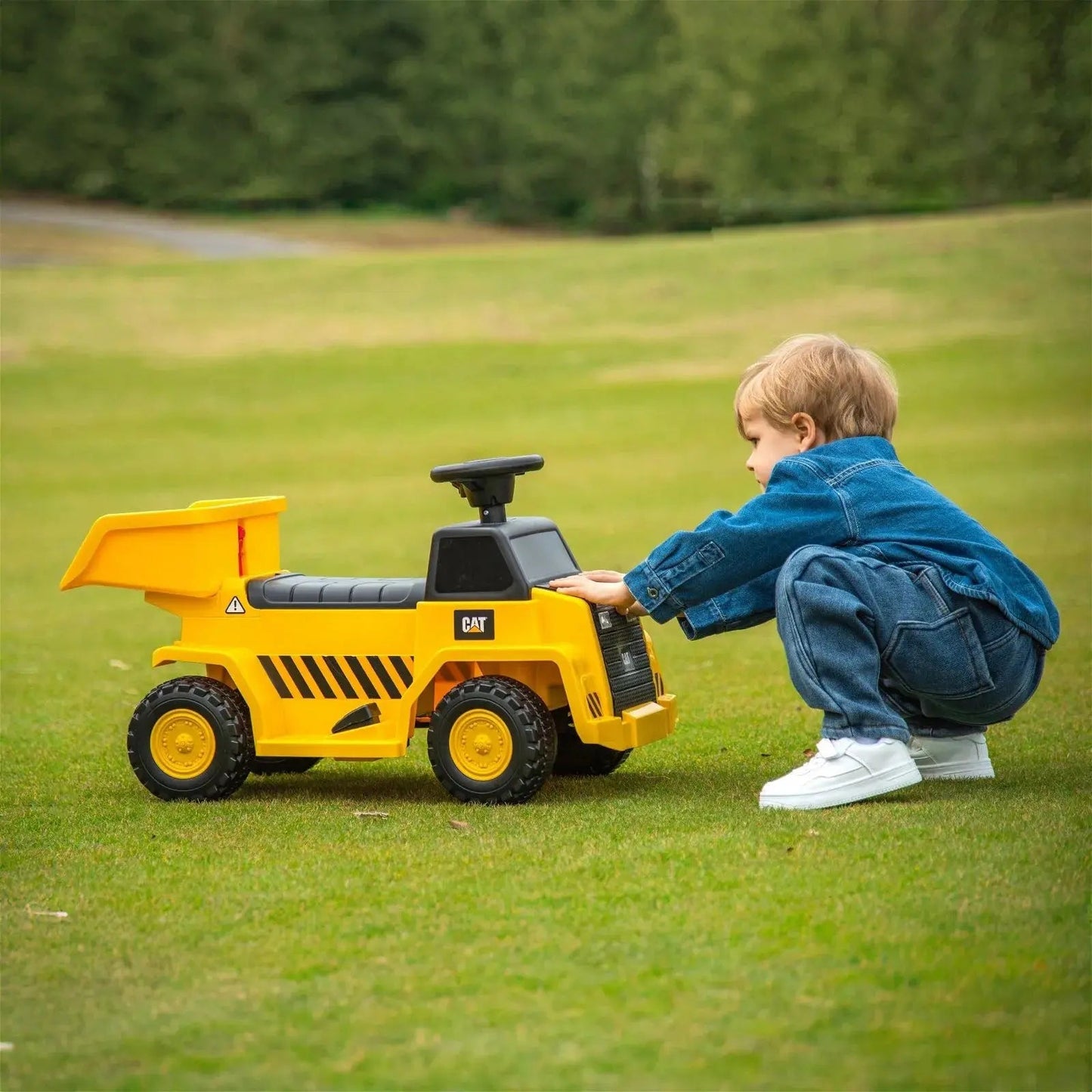🚜 CAT PowerHaul™ 6V Ride-On Dump Truck – Real Construction Fun for Kids!