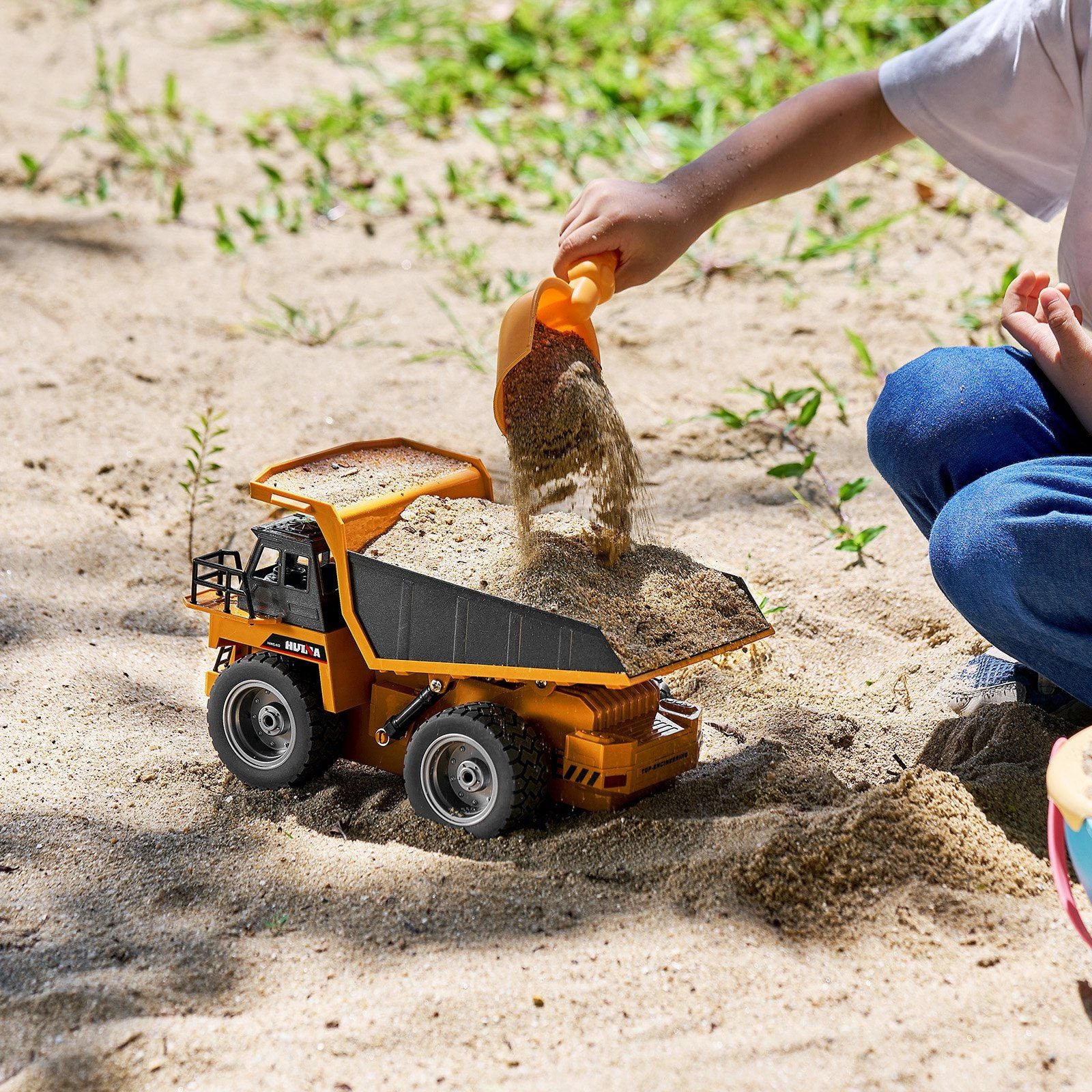 🚜 DirtCommander™ 9X – Control the Load. Conquer the Terrain. 🌍💪