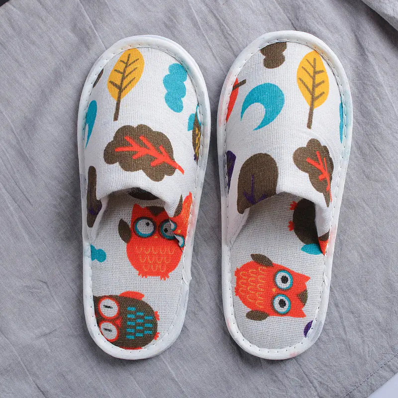 SafeSteps™ 🦶✨ – Non-Slip Disposable Slippers for Kids