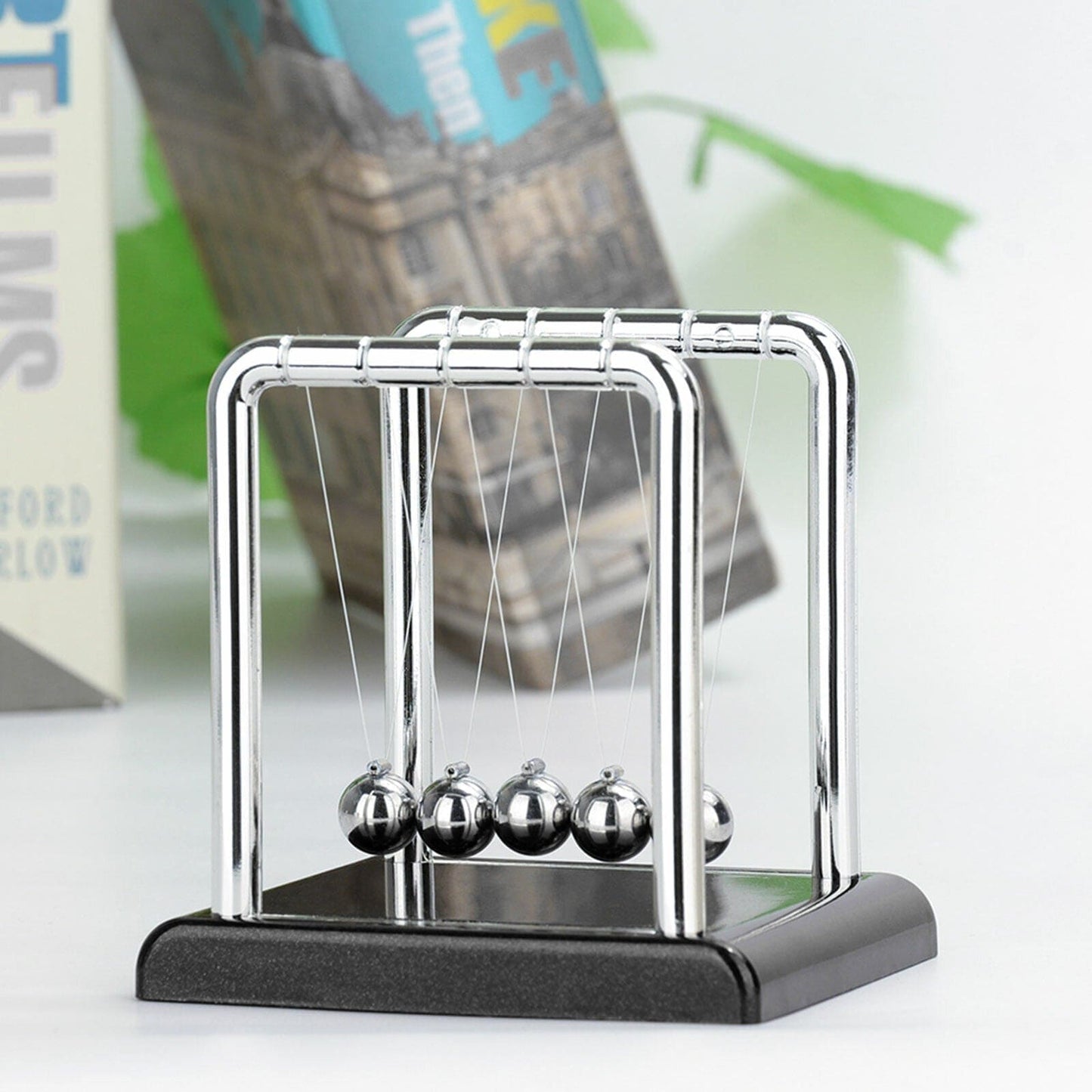 Newton's Cradle: The Art of Perpetual Motion - The Little Big Store