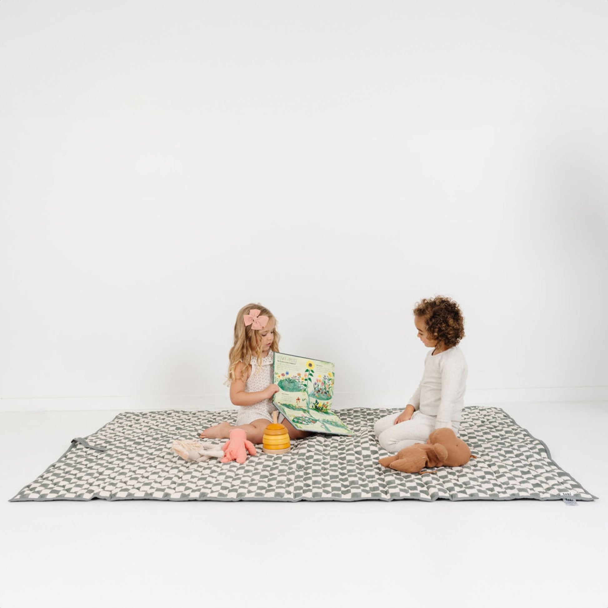 Checker Pepper Picnic Blanket - The Little Big Store