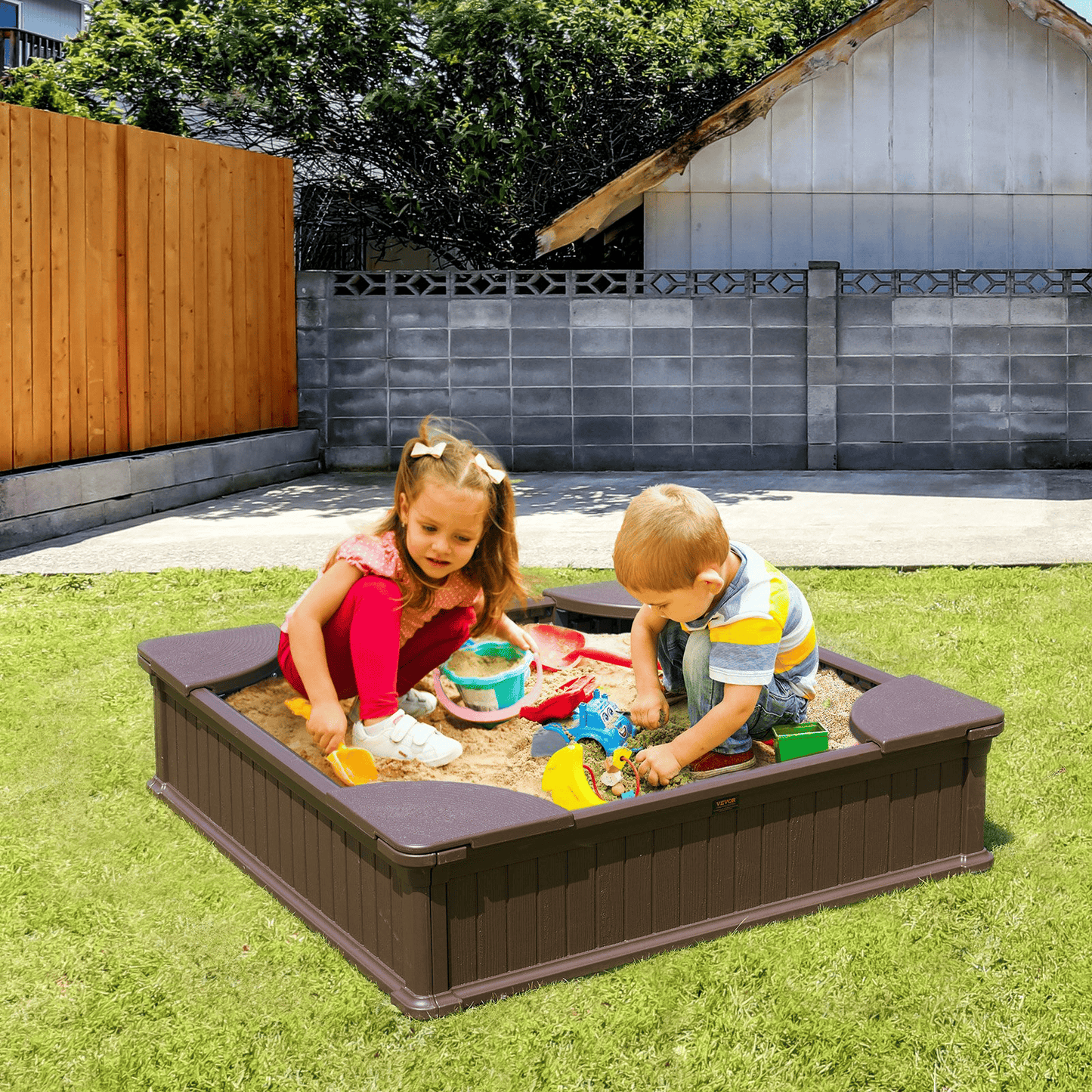 VEVOR Sandbox with Cover, 48.6x48.6x12.4 in Square Sand Box, HDPE Sand Pit with 4 Corner Seating and Bottom Liner, Kids Sandbox for Outdoor Backyard, Beach, Park, Gift for Boys Girls Ages 3-12, Brown - The Little Big Store