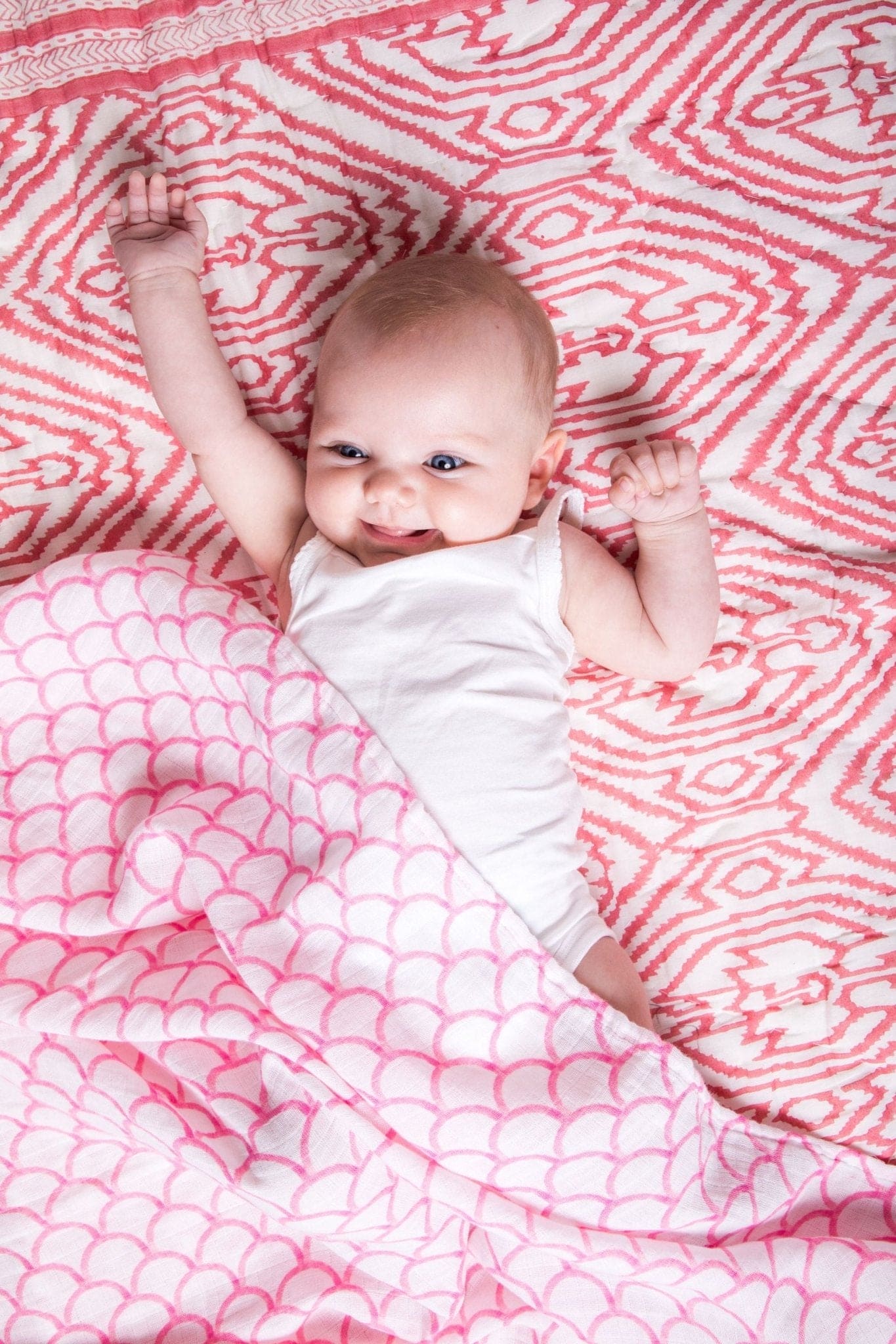 ORGANIC SWADDLE - PINK RAINBOW - The Little Big Store